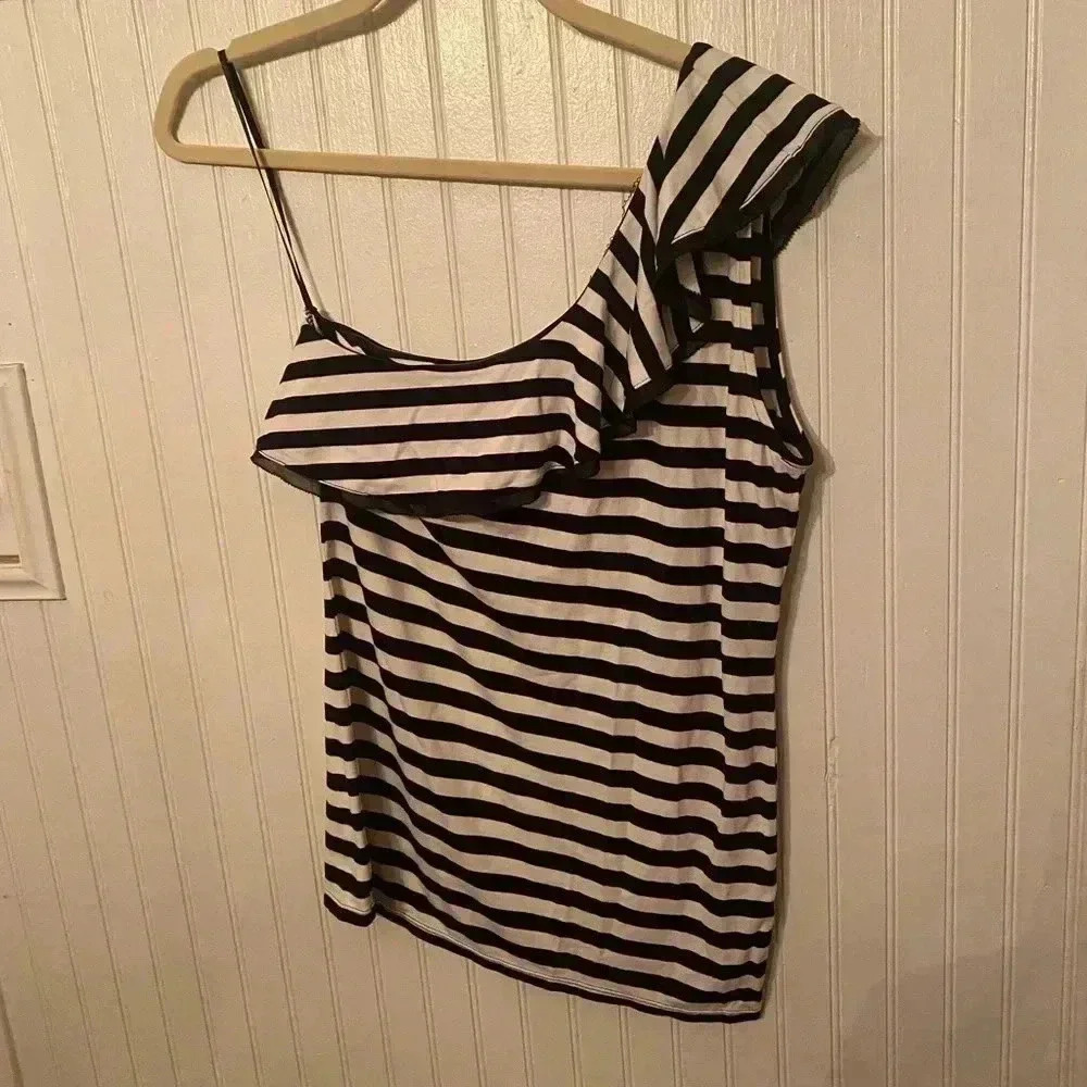 Whbm one shoulder striped top